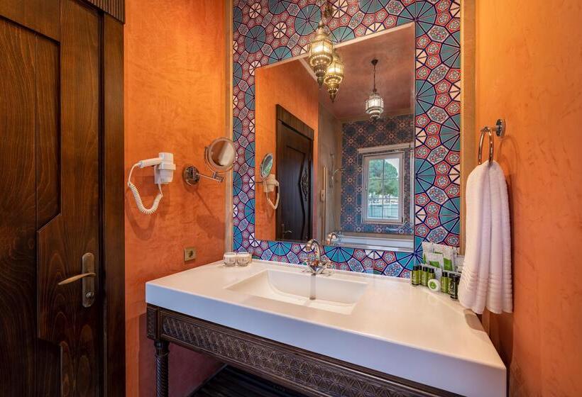 جناح مزود بجاكوزى, Rixos Park Belek, The Land of Legends Access