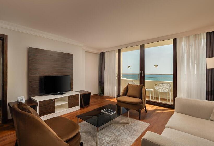 جناح مزود بجاكوزى, Rixos Park Belek, The Land of Legends Access