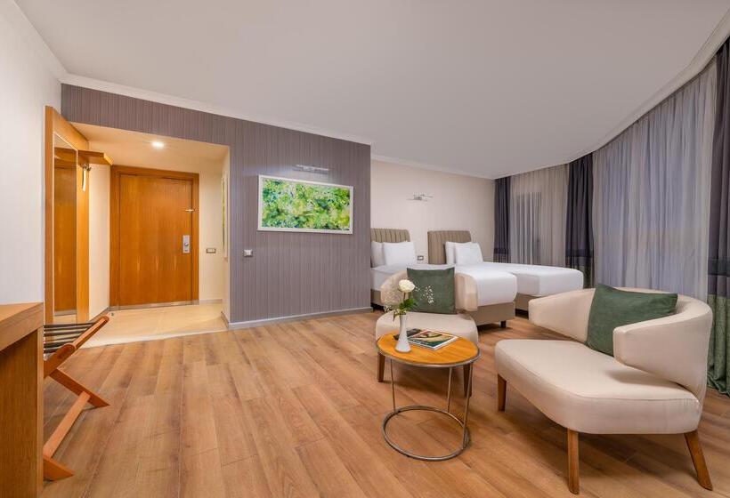 جناح عائلي, Rixos Park Belek, The Land of Legends Access