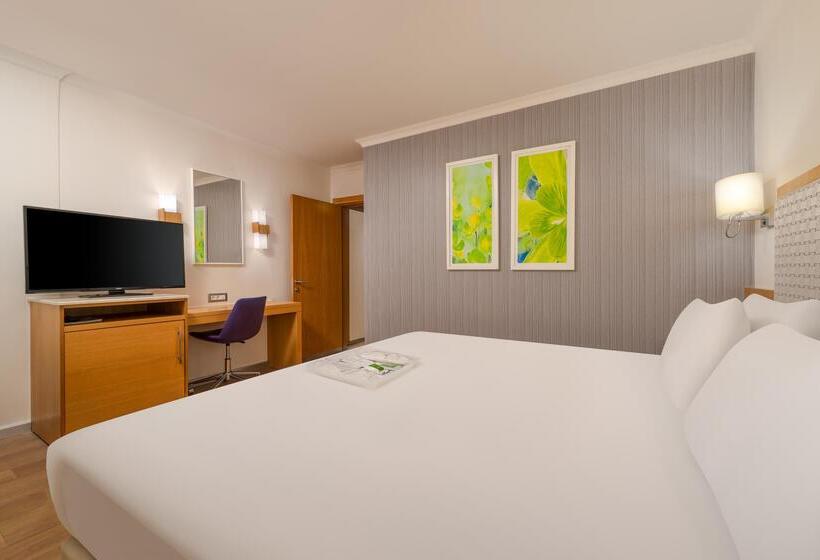 جناح عائلي, Rixos Park Belek, The Land of Legends Access