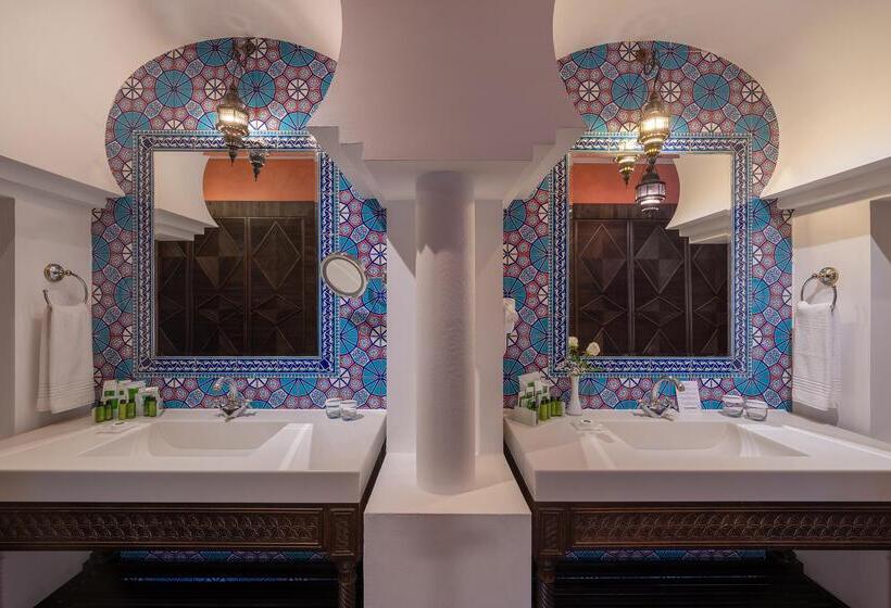 جناح مزود بجاكوزى, Rixos Park Belek, The Land of Legends Access