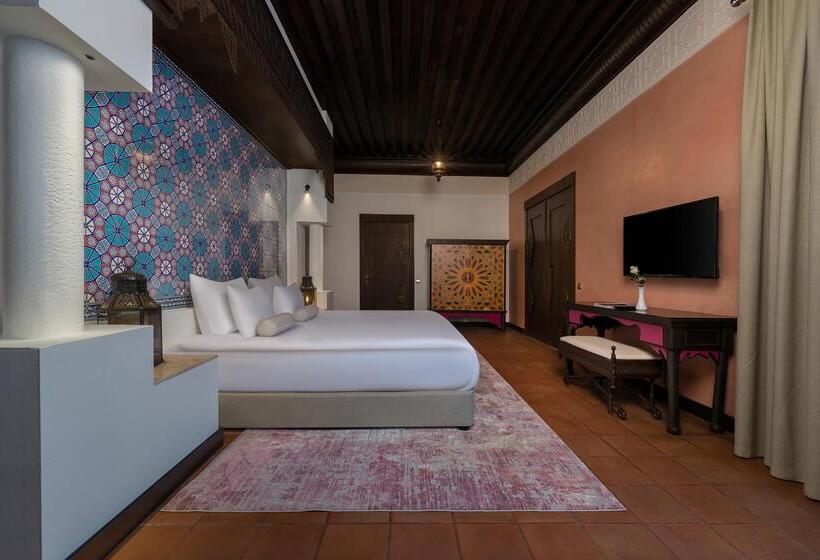 جناح مزود بجاكوزى, Rixos Park Belek, The Land of Legends Access