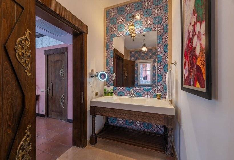 جناح مزود بجاكوزى, Rixos Park Belek, The Land of Legends Access