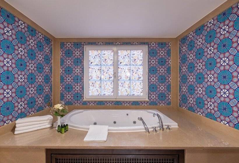 جناح مزود بجاكوزى, Rixos Park Belek, The Land of Legends Access