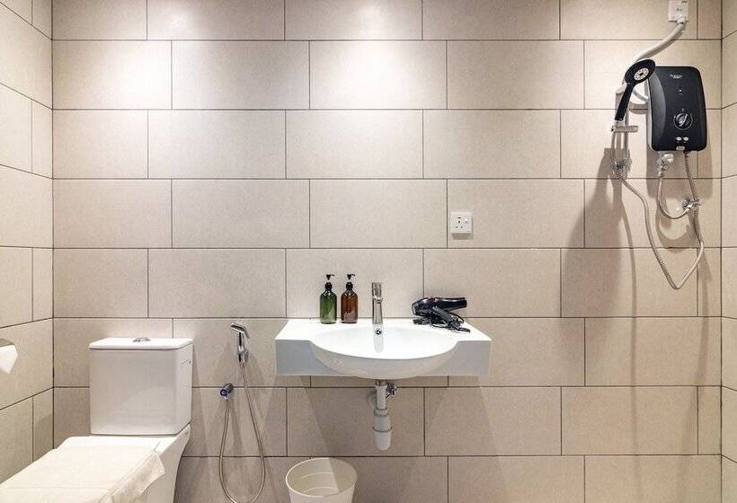 חדר משפחתי, The Bagan Suite