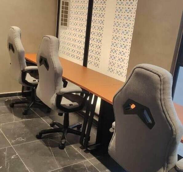 חדר משפחתי, The Bagan Suite