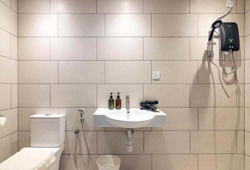 חדר משפחתי, The Bagan Suite