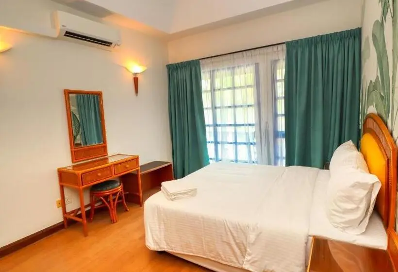2 Bedroom Apartment with Views, Long Sands Port Dickson