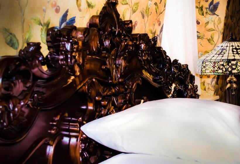 标准间, Queen Anne Inn