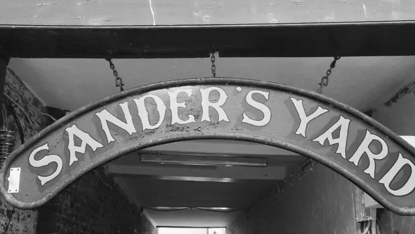 キングサイズベッドのデラックスルーム, Sanders Yard