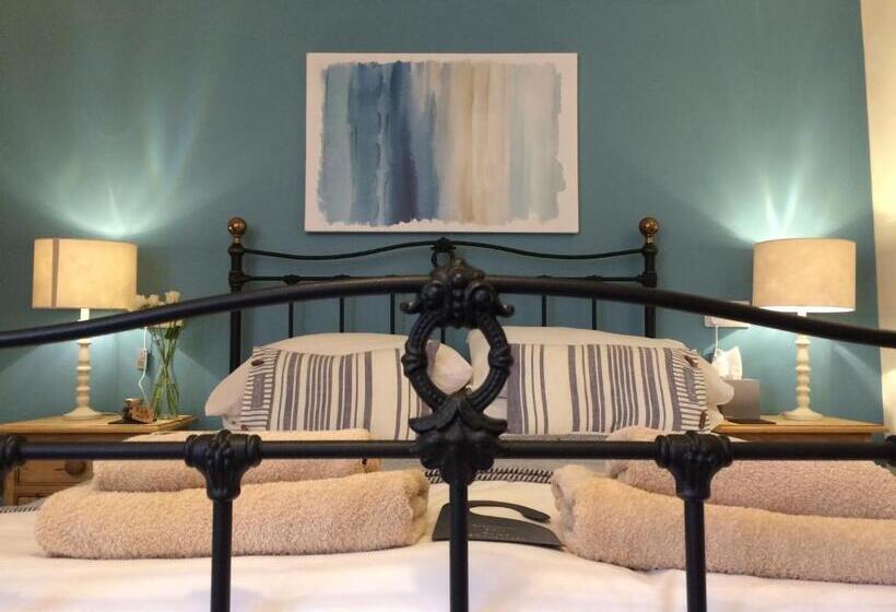 חדר סטנדרט, Sanders Yard