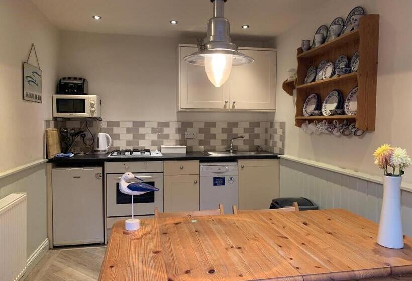 בית, 2 חדרי שינה, Sanders Yard