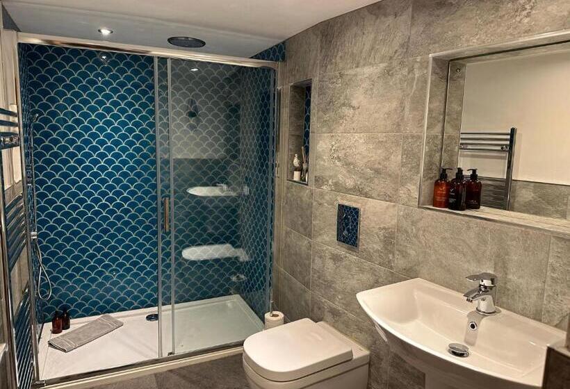 חדר סטנדרט, Sanders Yard