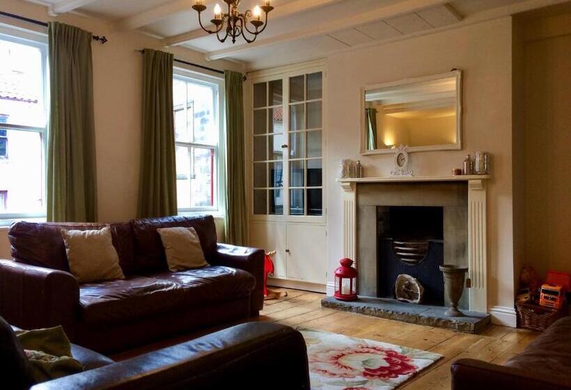 בית, 2 חדרי שינה, Sanders Yard