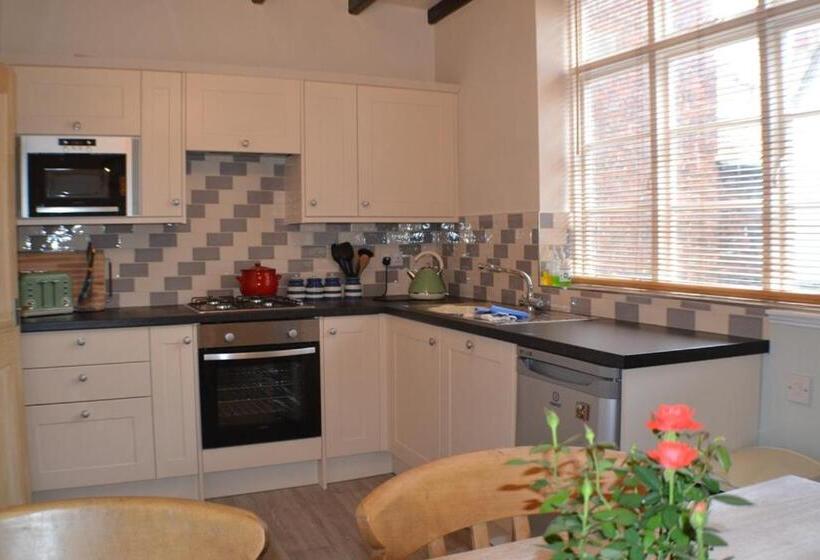 בית, 2 חדרי שינה, Sanders Yard