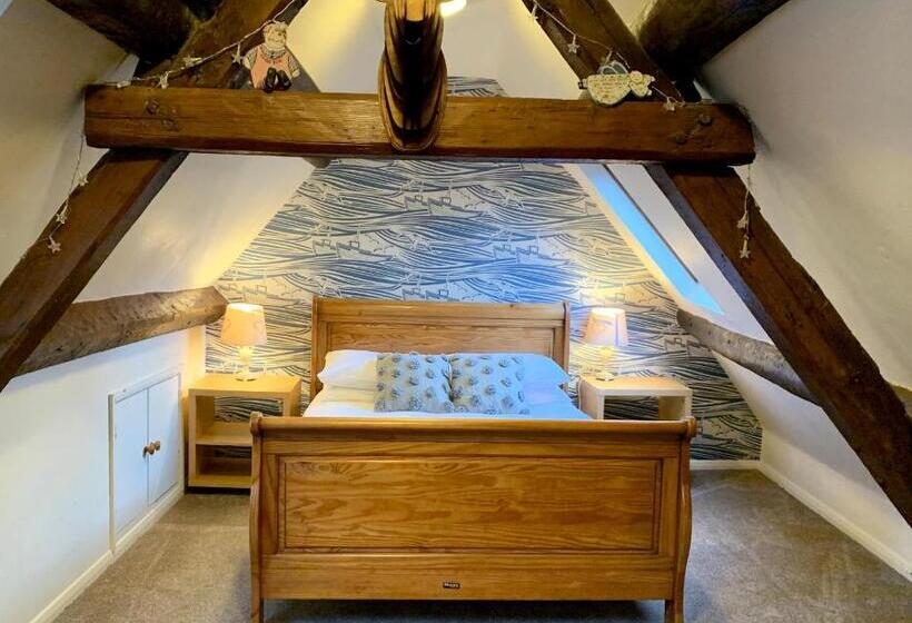 חדר סטנדרט, Sanders Yard