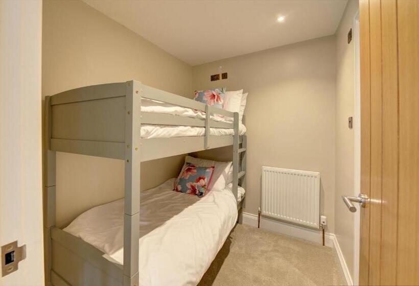 غرفة عائلية, The Bridge House Henley