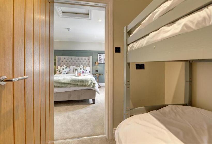 غرفة عائلية, The Bridge House Henley