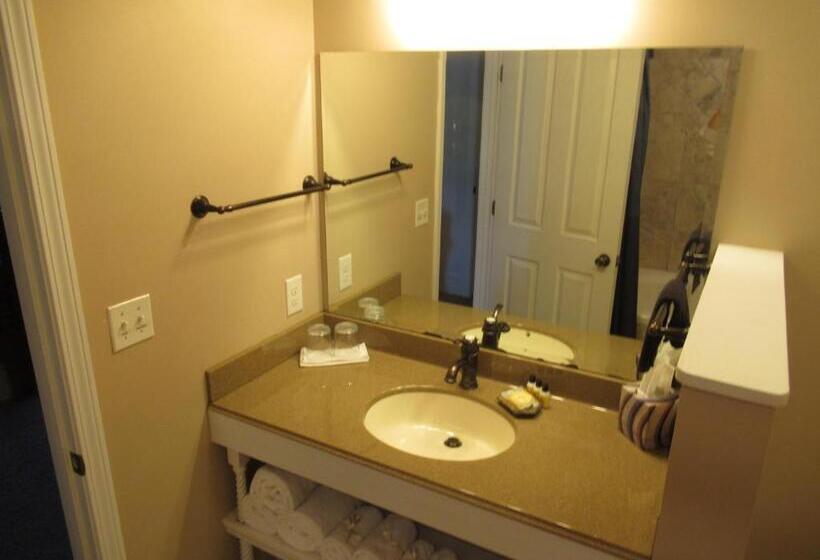 带大床的豪华间, Carrier Houses Bed & Breakfast