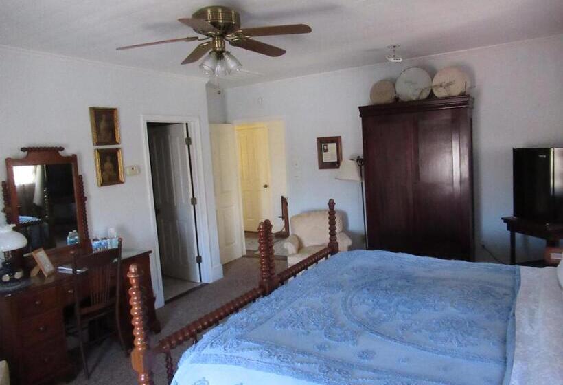 带大床的豪华间, Carrier Houses Bed & Breakfast