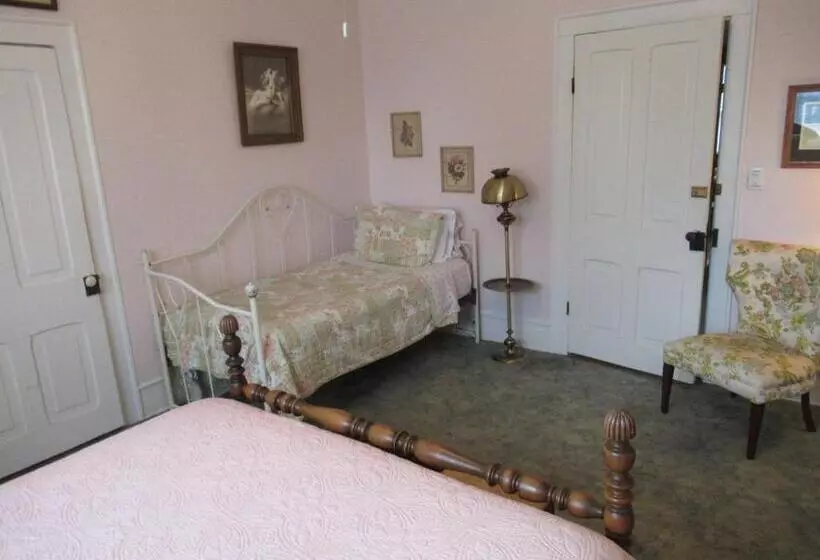スタンダードトリプルルーム, Carrier Houses Bed & Breakfast