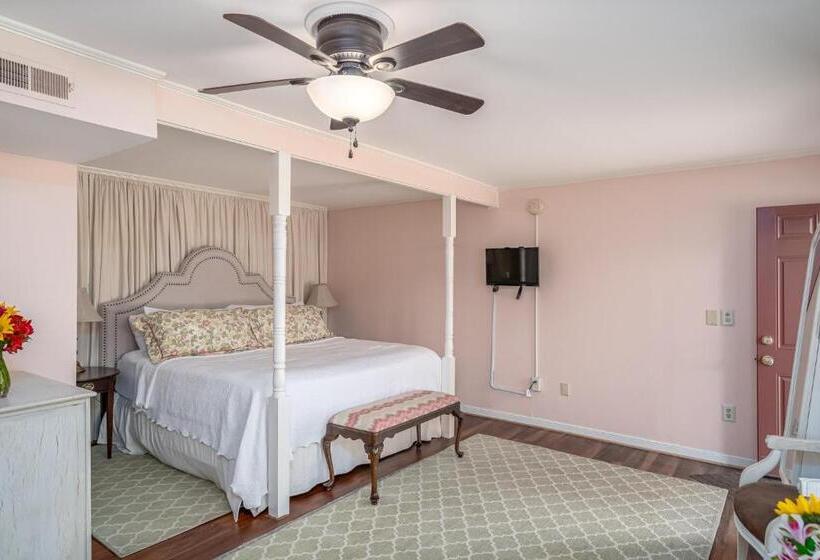 Семейный Номер, Cedars Of Williamsburg Bed & Breakfast