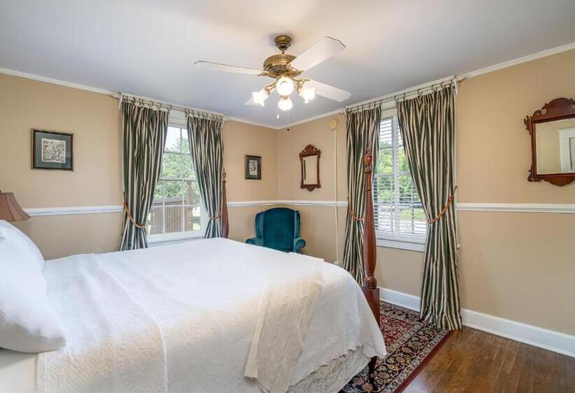 带大床的标准间, Cedars Of Williamsburg Bed & Breakfast