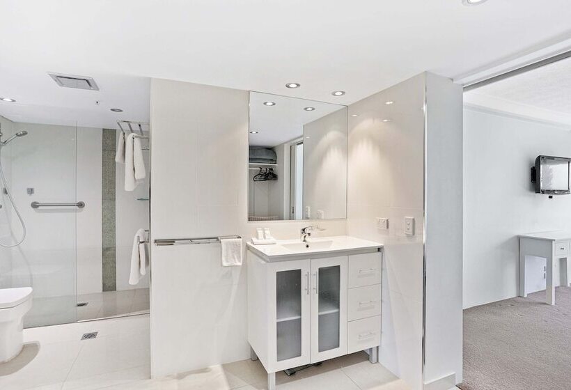 Апартаменты 3 Спальни, De Ville Apartments