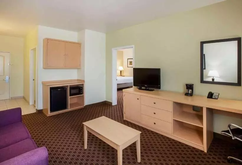 キングサイズベッドのスイートルーム, La Quinta By Wyndham Odessa North