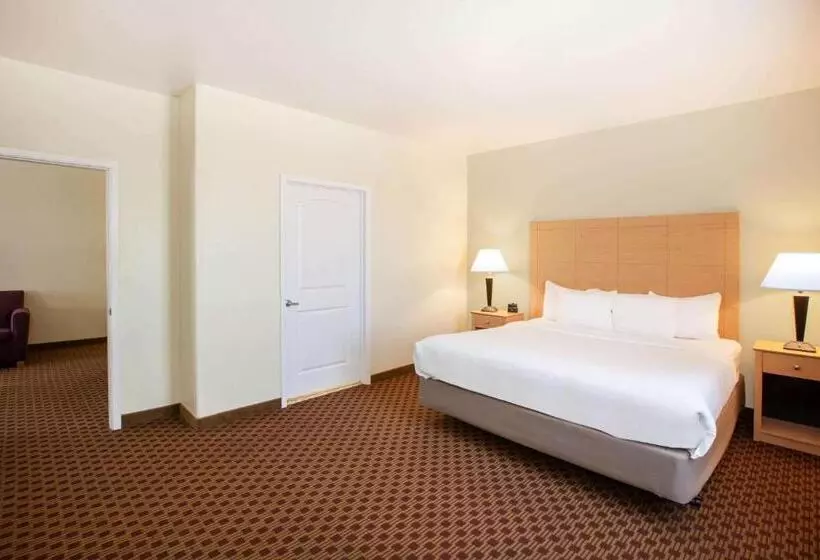 キングサイズベッドのスイートルーム, La Quinta By Wyndham Odessa North