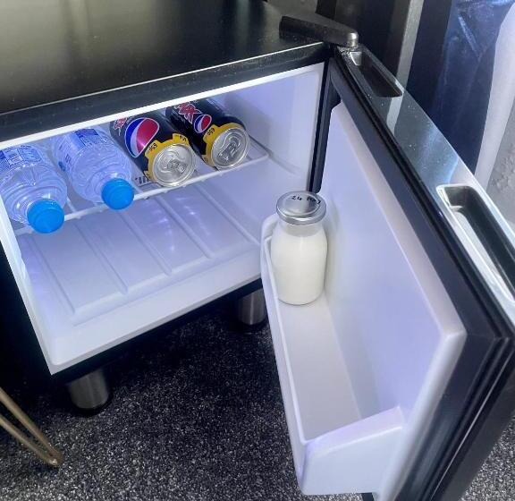 اتاق لوکس, Lee & Chris S Belvedere  Adults Only