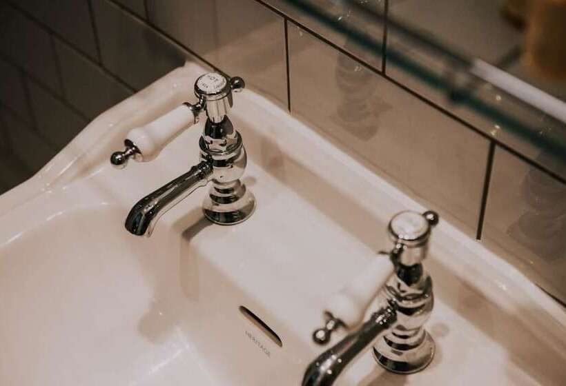 스탠다드 룸, The Falkland Arms