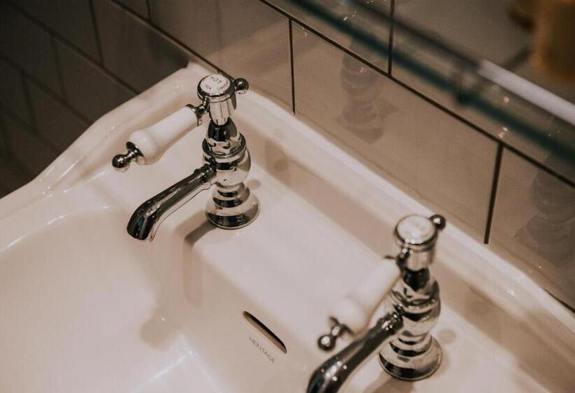 스탠다드 룸, The Falkland Arms