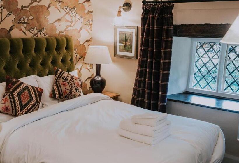 스탠다드 룸, The Falkland Arms