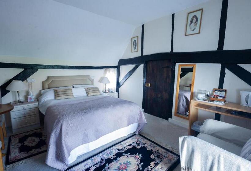 חדר משפחתי, The Potters Arms