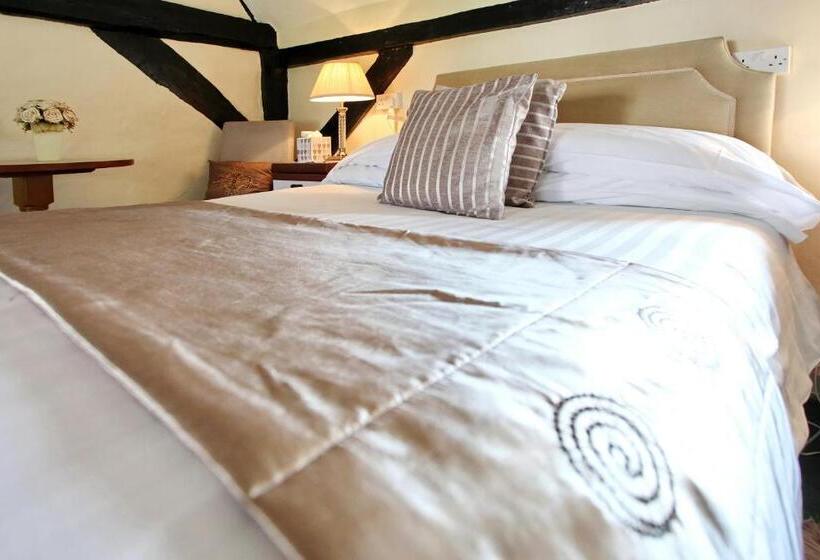 חדר משפחתי, The Potters Arms