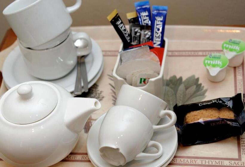 标准间, The Potters Arms