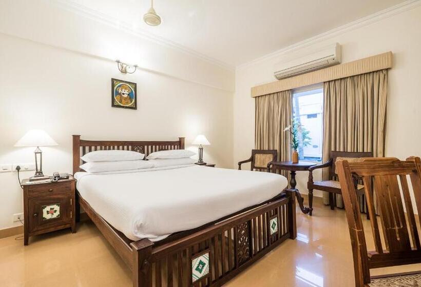 Quarto superior, Tissa's Inn