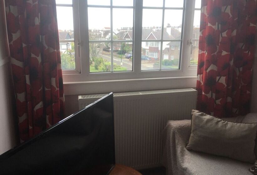 패밀리 룸, The Aldwick