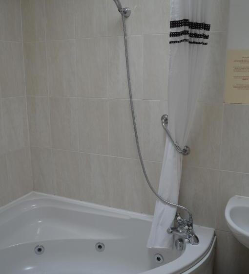 패밀리 룸, The Aldwick