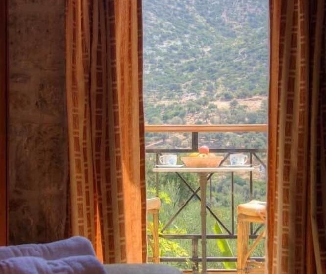 شقة غرفة واحدة, Stone Village