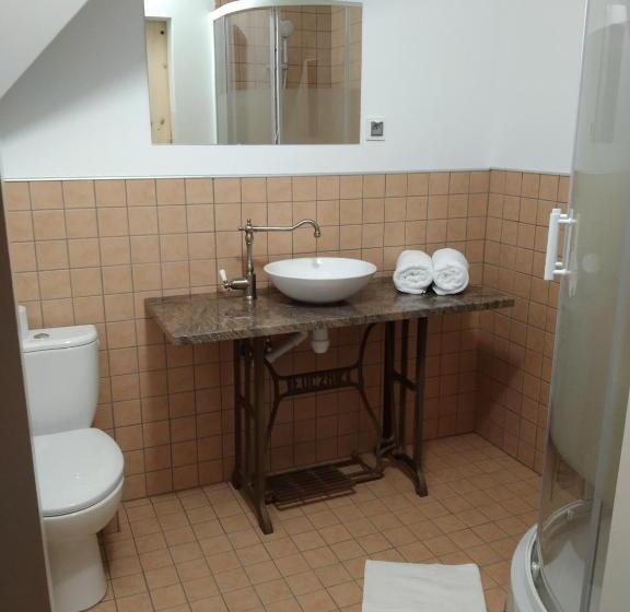 חדר סטנדרט, Antówka