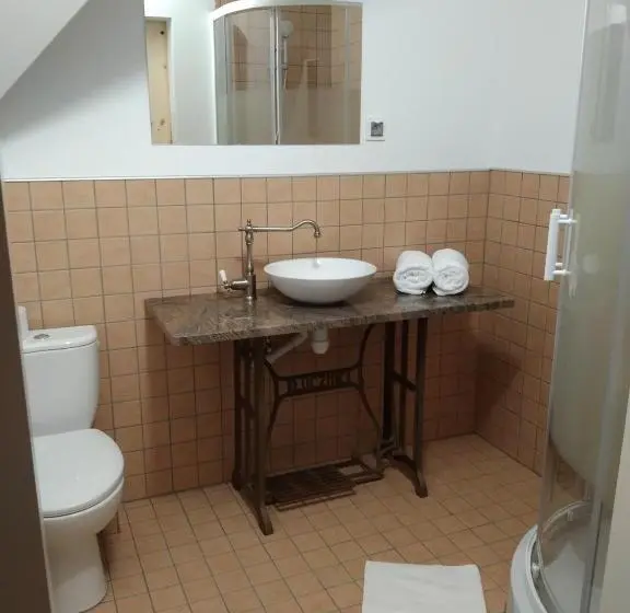 Standard Yhden Hengen Huone, Antówka