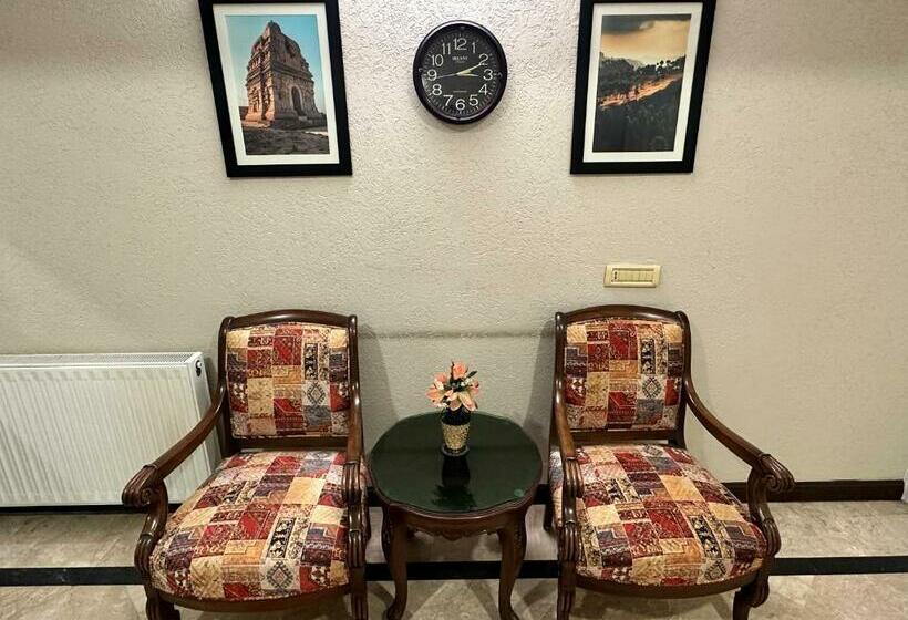 سوییت با چشمانداز کوه, White House Cottages