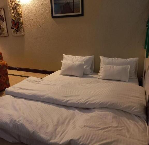 خانه 2 خوابه, White House Cottages