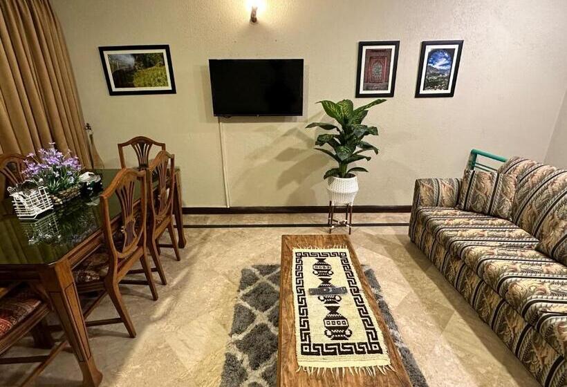 کابین, White House Cottages