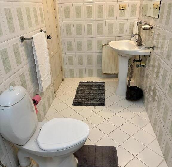 کابین, White House Cottages