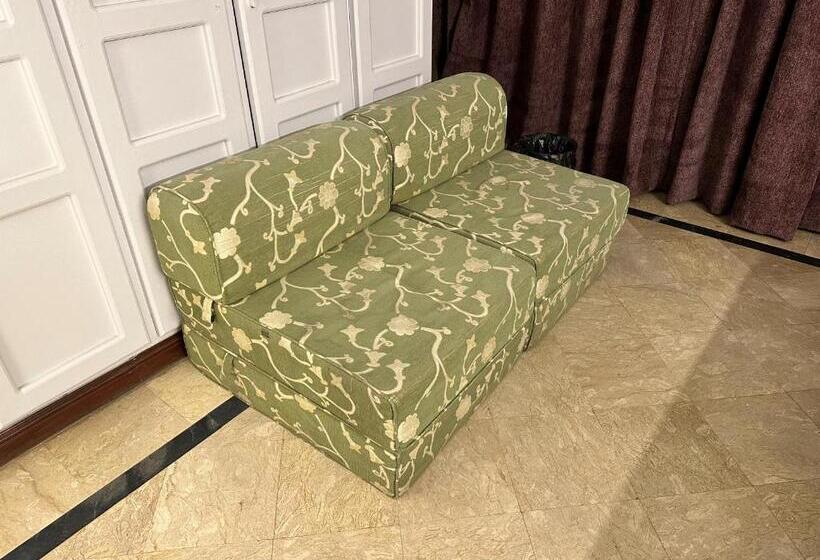 کابین, White House Cottages