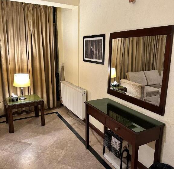 کابین, White House Cottages