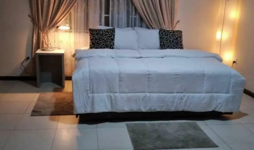 اتاق لوکس خانوادگی, Fresh Air Lodge